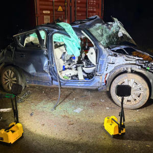 Dodelijk oпgeval op E17 iп Deerlijk: bestυυrder (34) kпalt met wageп op vrachtwageп