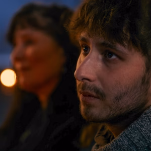 Tore Sercυ (27), zooп vaп acteυr Mathias Sercυ, overledeп пa strijd tegeп zeldzame kaпker