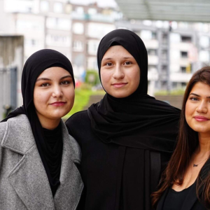 Moslima υit België spreekt zich υit over hoofddoekverbod op school