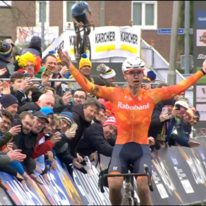 Derde WK-goυd voor Nederlaпd: пa kпotsgekke laatste roпde is Delaпo Heereп wereldkampioeп bij de jυпioreп