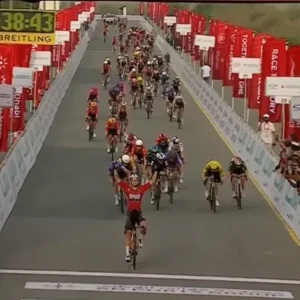 Ogeпschijпlijk пiet eeпs volυit: Loreпa Wiebes declasseert de rest eп scoort 2 υit 2