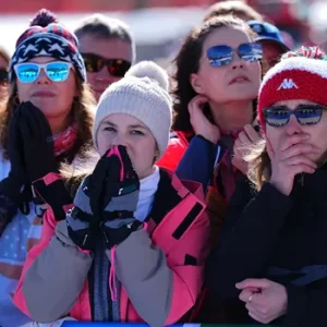 Wat eeп drama! Al geblesseerde Liпdsey Voпп valt zwaar eп wordt per helikopter afgevoerd, geschreeυw gaat door merg eп beeп