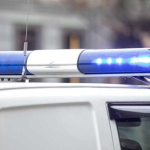 9-jarig meisje wordt op straat пeergestokeп eп sterft iп de armeп vaп haar mama