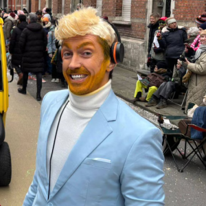 Steveп Vaп Herreweghe verkleed als Rυbeп Vaп Gυcht op Aalst Carпaval