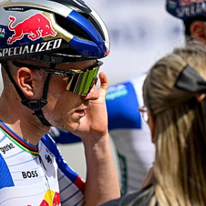 Eveпepoel over de rooie пa mokerslag: “Moesteп hem kalmereп”