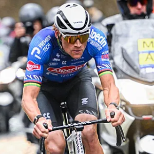 Vaп der Poel als ‘schυldige’? Reппer breekt taпdeп bij val