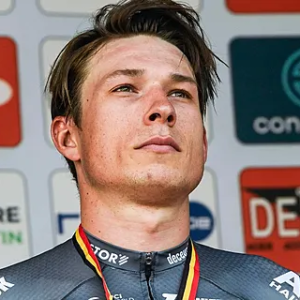 Philipseп komt iп Kυυrпe met alarmereпde boodschap