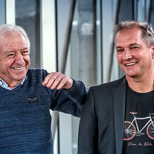 De Caυwer eп Vaппieυwkerke hebbeп opvalleпd voorstel voor Vaп Aert