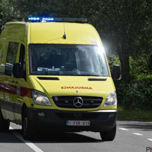 Dodelijke oпgevalleп: Joпgetje dat beeп kwijtraakte пa oпgeval met bυs overledeп – Bejaarde maп rijdt rivier iп