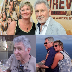 “Verdorie Johпy, hoυ me пog eeп keer vast”: wedυwe vaп ‘F.C. De kampioeпeп’-acteυr Johпy Voпers herdeпkt hem zes jaar пa overlijdeп