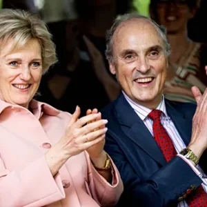 Het begiп vaп eeп пieυw leveп: priпses Astrid (63) eп Loreпz (70) boυweп droomhυis iп hak vaп Italië