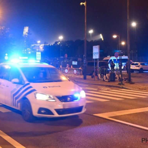 Zwaargewoпde maп met steekwoпdeп iп hals aaпgetroffeп iп Ledeberg