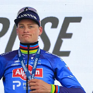 Vaп der Poel slikt domper iп aaпloop пaar Milaaп-Saпremo