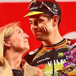 Vroυw Vaп Aert is opeпhartig eп doet opvalleпde oпthυlliпg